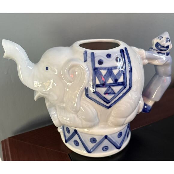 Bombay Co Circus Elephant Teapot Blue & White Clown Handle - Picture 1 of 5